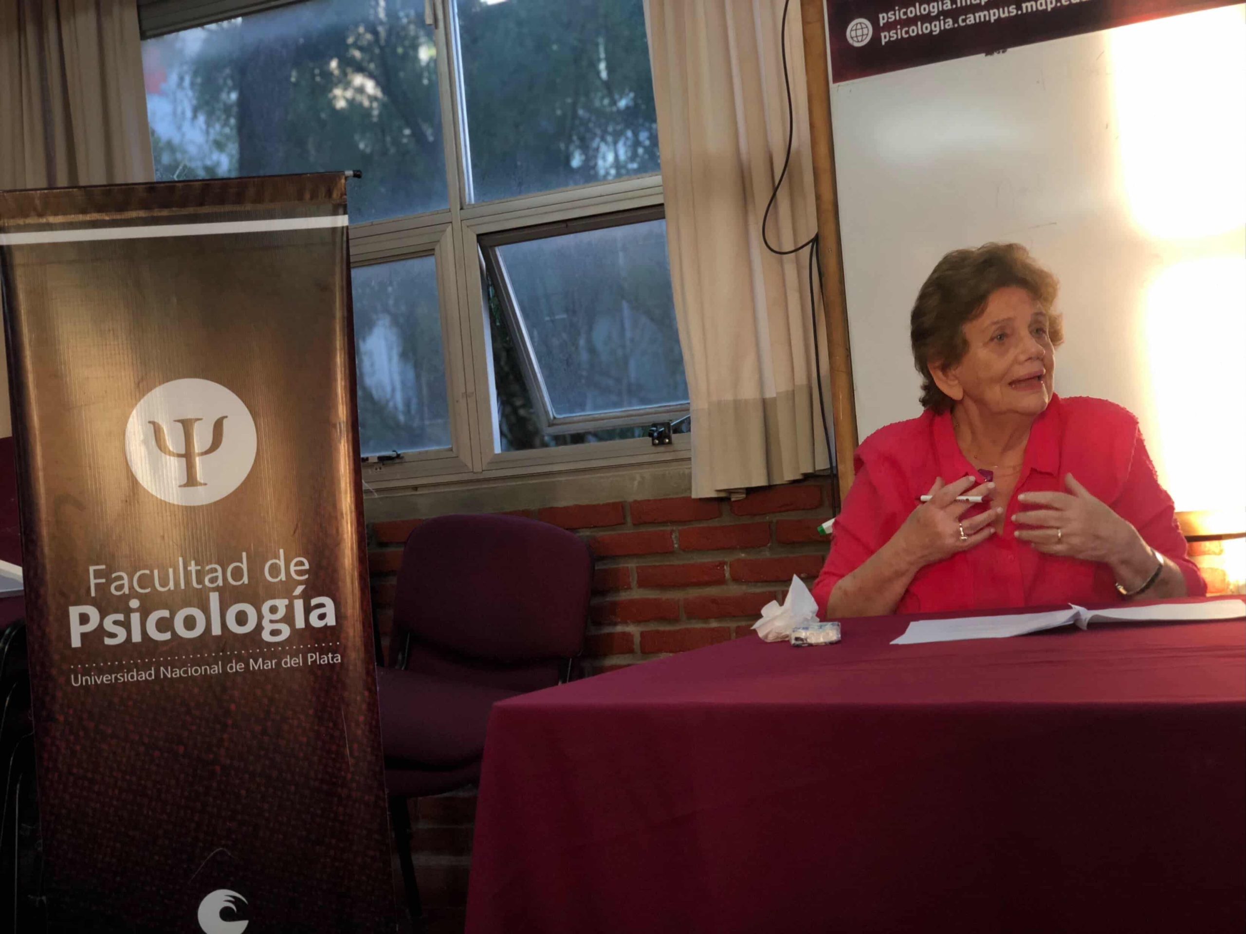 Diana Kordon en la facultad de Psicología